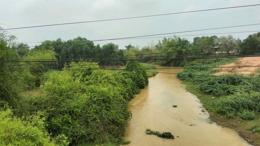 Hiện trạng bờ sông dưới cầu