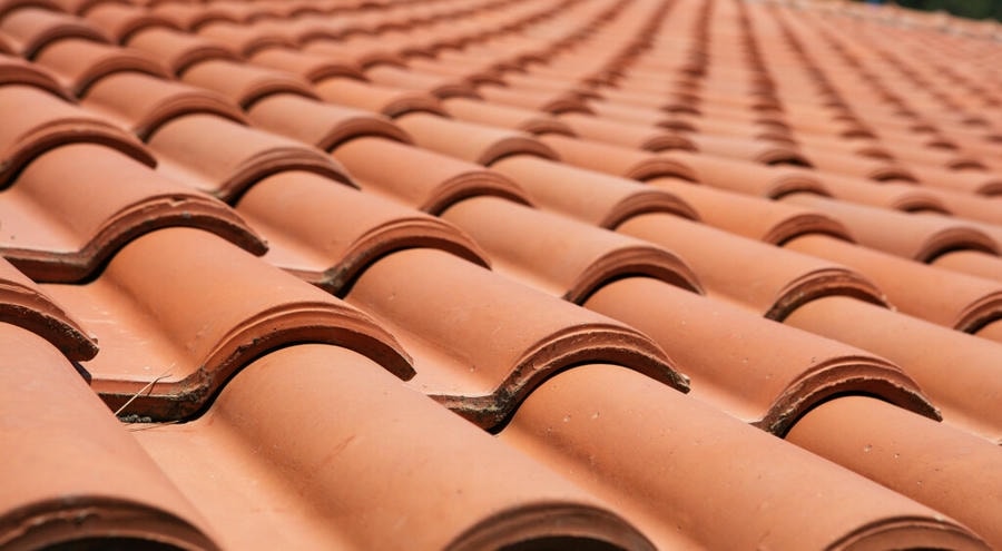 Gạch ngói là vật liệu xây dựng dùng để lợp mái nhà